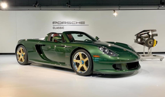 Porsche Carrera GT "sống lại" với bộ áo cực độc xanh kim loại