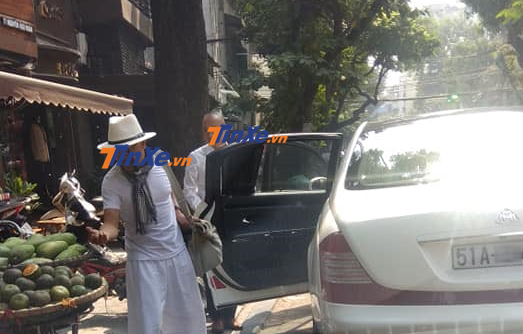 Sau bức ảnh bị "bỏ rơi", chiếc Maybach 62S màu trắng đã được Chủ tịch Trung Nguyên trọng dụng lại