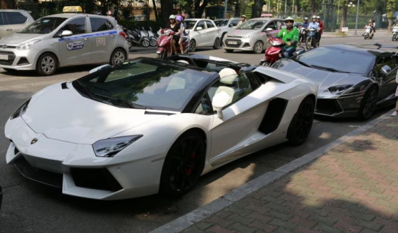 Lamborghini Aventador mui trần từng của Cường "Đô-la" độ pô "khủng" FI