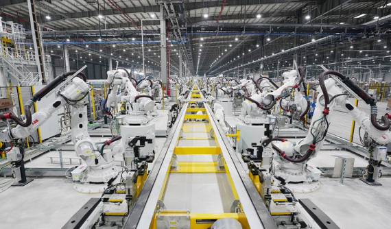 Có gì bên trong nhà máy hàn ô tô của VinFast?