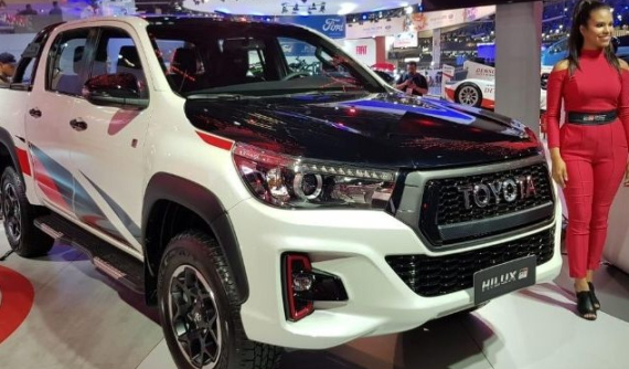 Toyota Hilux GR Sport - Mẫu bán tải hiệu suất cao, hình dáng hầm hố được ra mắt