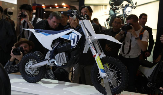 Husqvarna EE 5 - Mẫu xe cào cào "tí hon" hoàn toàn mới dành cho trẻ em