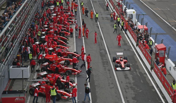 Dàn xe F1 của đội đua Ferrari khuấy động tại đường đua Autodromo Nazionale Monza