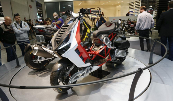 Cận cảnh xe ga thể thao Italjet Dragster khiến nhiều người thèm khát