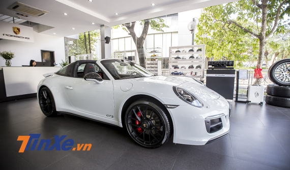 Xem Porsche 911 Targa 4 GTS gần 12 tỷ đồng đóng mở mui tự động chỉ 21 giây