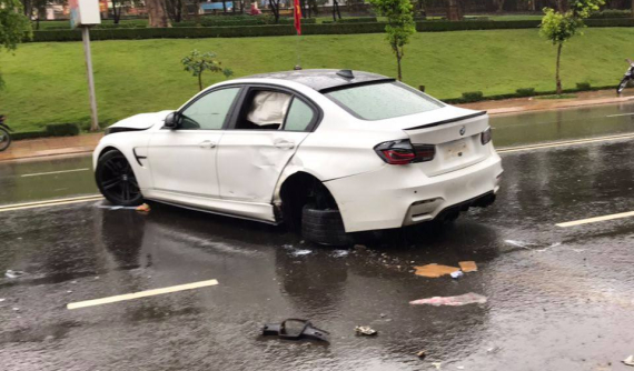 Lâm Đồng: Xe trong đoàn BMW Fan Club va chạm với xe máy khiến 2 người bị thương nặng