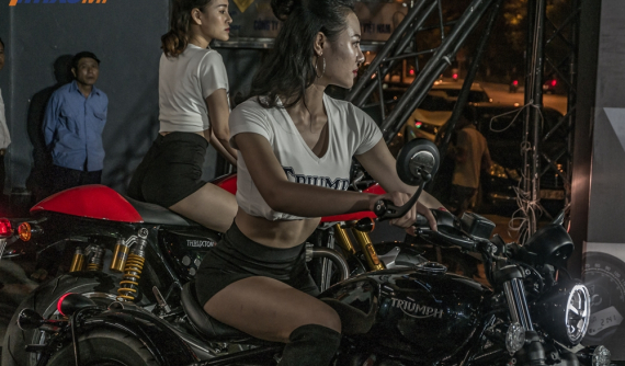 Toàn cảnh buổi khai trương showroom Triumph Hà Nội với sự góp mặt của MC Anh Tuấn và diễn viên Minh Tiệp