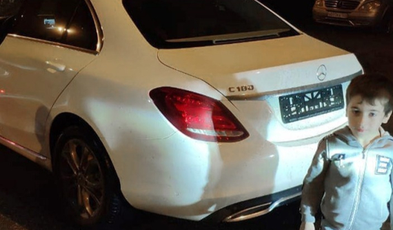 Cậu bé 5 tuổi được tặng Mercedes-Benz C-Class vì thành tích chống đẩy hơn 4.000 cái