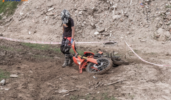 Đánh giá nhanh cào cào M1nsk X250: Ngựa lai yếu ớt