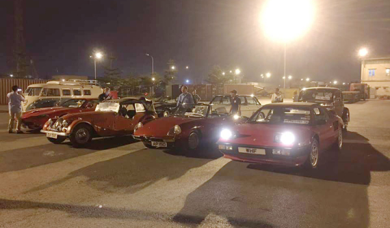 Đoàn xe cổ bất ngờ cập cảng Hải Phòng khiến nhiều người tò mò