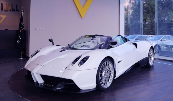 Siêu xe triệu đô Pagani Huayra mui trần đầu tiên được rao bán trên thế giới