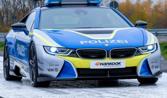 Đây là chiếc BMW i8 Roadster độ mà mọi cảnh sát đều muốn lái