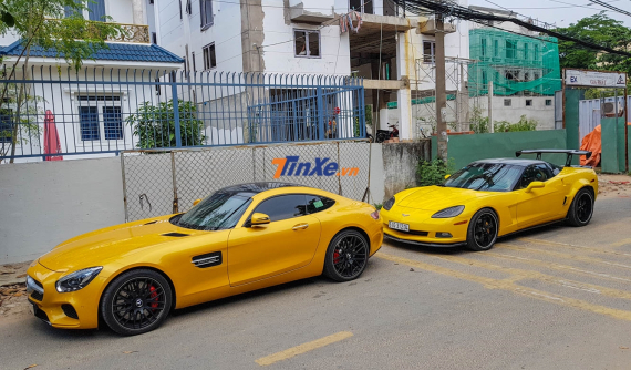 Siêu xe Mercedes-AMG GT S thả dáng cùng Chevrolet Corvette C6 hàng hiếm tại con hẻm nhỏ Sài thành