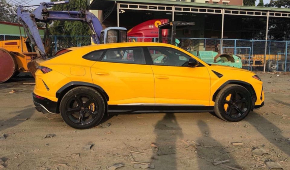 Lamborghini Urus thứ 3 về Việt Nam, khác biệt từ bộ áo quá nổi bật màu vàng