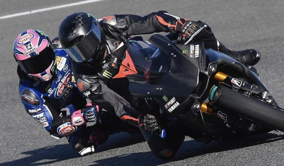 Đương kim vô địch F1 Lewis Hamilton gặp tai nạn với siêu mô tô Yamaha R1 ở giải WSBK