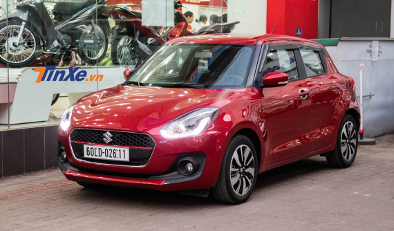 Chênh nhau 50 triệu đồng, 2 phiên bản của Suzuki Swift 2018 có gì khác biệt?