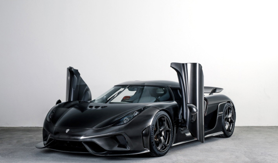 Siêu xe triệu đô không hộp số Koenigsegg Regera đầu tiên trên thế giới "tắm mình" trong sợi carbon mờ