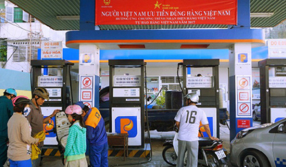 Giá xăng tiếp tục giảm gần 1.500 đồng về mức 17.000 đồng/lít từ 15 giờ chiều nay