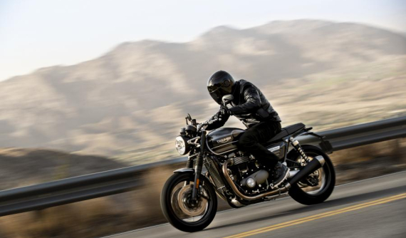 Triumph Speed Twin 1200 bất ngờ lộ diện với công suất 97 mã lực