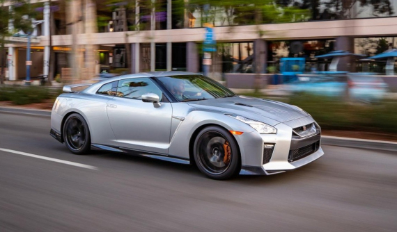 "Godzilla" Nissan GT-R 2019 tiếp tục là siêu xe "ngon, bổ, rẻ"