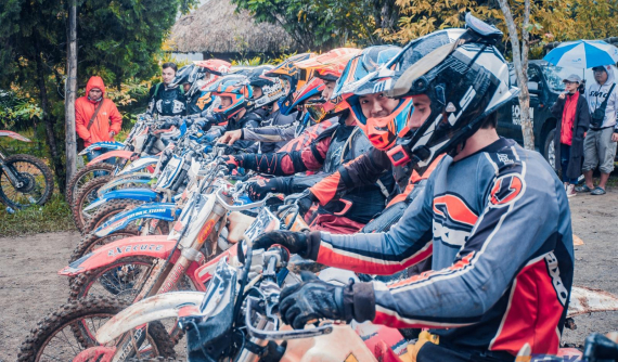 Theo chân đội cào cào chuyên nghiệp miền Bắc tham gia giải đấu Endurocross Bản Xôi