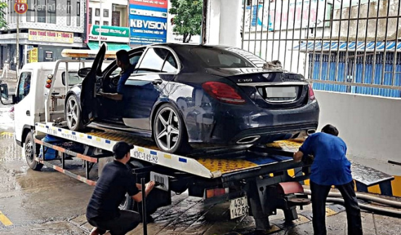 Máy bơm chạy hết công suất "giải cứu" BMW, Mercedes, Range Rover cùng nhiều ô tô, xe máy ngập nước trong hầm chung cư ở Đà Nẵng