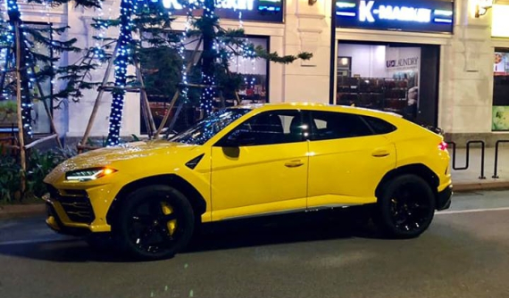 "Bò vàng" Lamborghini Urus mới về Việt Nam đã bị bắt gặp dạo phố tại Hà Nội