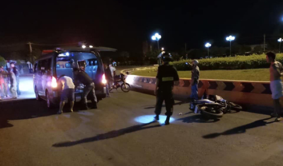 Vòng xoay từng làm biker đi BMW S1000RR tử nạn lại khiến "phượt thủ" đi Yamaha Exciter bất tỉnh