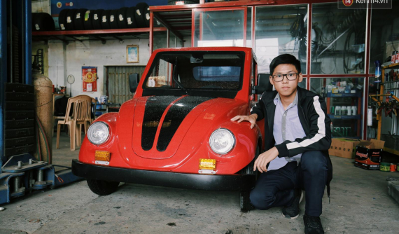 Học sinh lớp 11 Nam Định tự tay chế tạo ô tô điện sạc bằng năng lượng mặt trời: Xe lội nước thoải mái, ai cũng lái được!