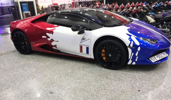 Sau khi thay áo mới, siêu xe Lamborghini Huracan của ông chủ cửa hàng "Su xì po" được thay "móng"