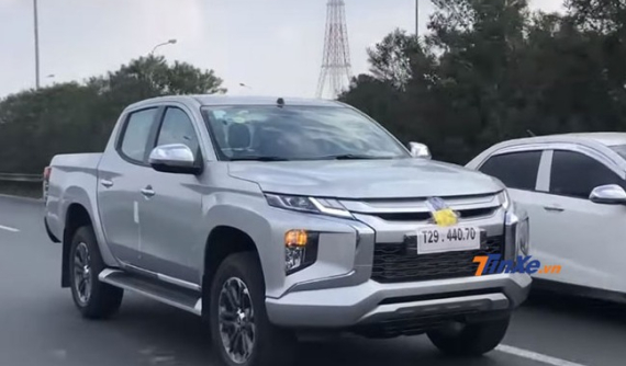 Xe bán tải Mitsubishi Triton 2019 bất ngờ chạy trên đường phố Việt Nam