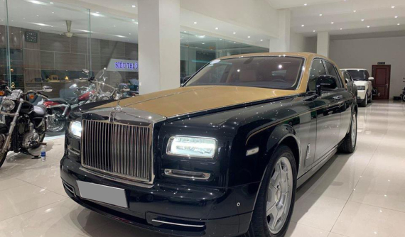 Xe siêu sang Rolls-Royce Phantom Series II được rao bán tại một siêu thị ô tô ở Sài thành