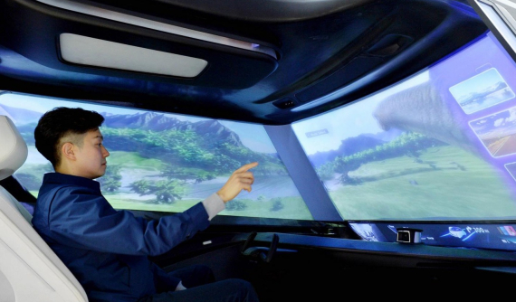 Kính chắn gió của xe tương lai có thể là một màn hình khổng lồ để chiếu phim và giải trí