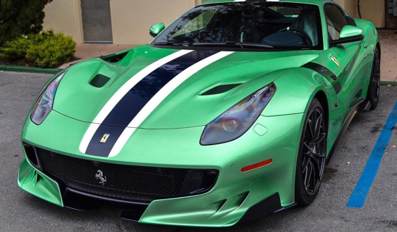 Siêu phẩm "triệu đô" Ferrari F12tdf trở lại với bộ áo xanh tuyệt đẹp