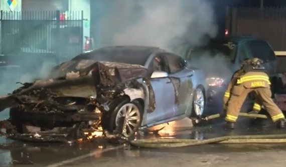 Kỳ lạ chiếc Tesla Model S tự bốc cháy 2 lần trong cùng một ngày