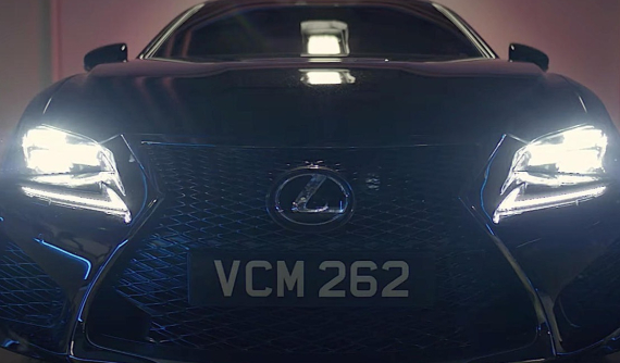 "Xe bay" Lexus RC F bất ngờ xuất hiện trong phim bom tấn Men in Black: International