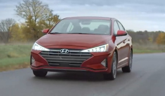 Người phụ nữ lái chiếc Hyundai Elantra trên quãng đường 1,6 triệu km trong 5 năm được tặng xe mới