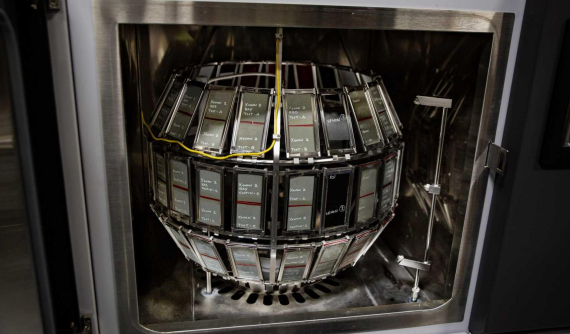 Nissan sáng tạo "ánh nắng mặt trời 24/7" để thử nghiệm sức chống chịu của nước sơn