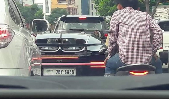 Siêu phẩm Bugatti Chiron tại Campuchia mang siêu biển "tứ quý" 8 khiến không ít nhà giàu Việt "lác mắt"