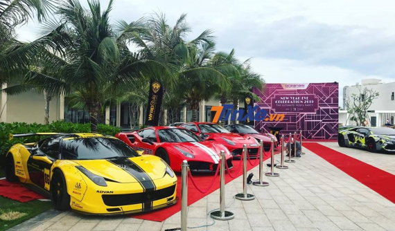 Cặp đôi siêu xe độ cực "khủng" của doanh nhân Vũng Tàu họp mặt với 5 chiếc siêu xe tại Sài thành