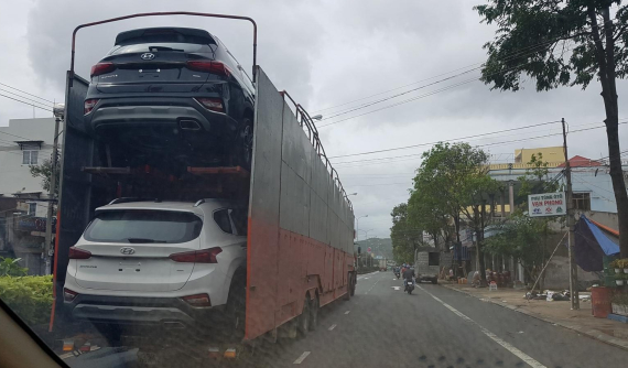 Bắt gặp Hyundai Santa Fe 2019 được vận chuyển đến đại lý trước ngày ra mắt Việt Nam