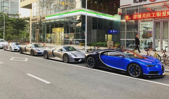 Nhà giàu Trung Quốc khoe 4 chiếc siêu xe xếp hàng dài trên đường phố có tổng trị giá gần 500 tỷ đồng