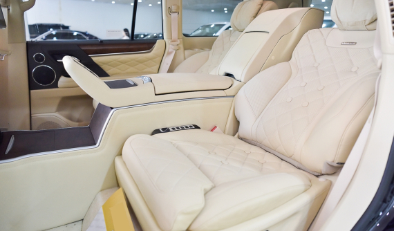 Lexus LX570 Super Sport 2018 phiên bản 4 chỗ ngồi đầu tiên tại Việt Nam định cư ở Đồng Nai