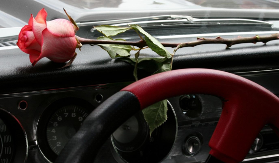 Thiết bị tỏa mùi hương hoa hồng trong xe có thể giúp tài xế bình tĩnh và giảm bớt tai nạn