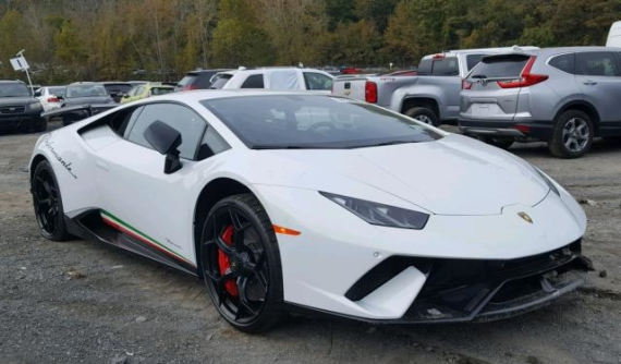 Lamborghini Huracan Performante sắp về Việt Nam đang được rao bán bằng 1/3 giá xuất xưởng