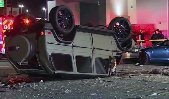 Mercedes-AMG G-Class rơi từ tầng ba bãi đỗ xe xuống dưới đường, người lái chỉ bị thương nhẹ