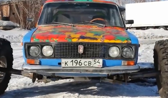 Bái phục chiếc Lada với bộ la-zăng 38-inch khổng lồ có thể drift trên tuyết của người Nga
