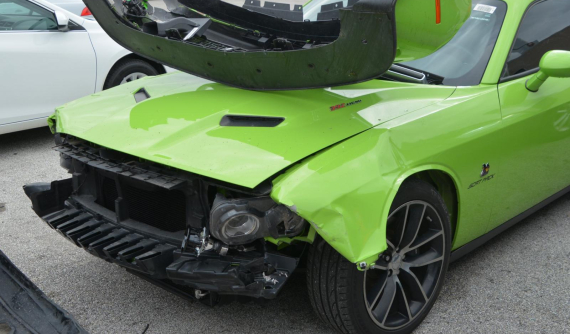 Đột nhập vào đại lý xe, 4 thiếu niên đâm hỏng 20 chiếc ô tô, gây thiệt hại 800.000 USD