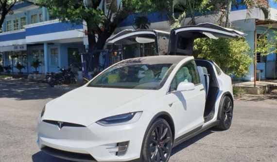 SUV điện Tesla Model X P100D đầu tiên về Việt Nam trong năm 2019