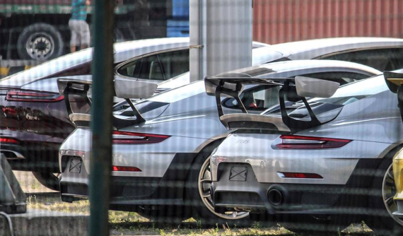 Không chỉ 1 mà có đến 2 chiếc siêu xe Porsche 911 GT2 RS cập bến Việt Nam trong cùng 1 ngày